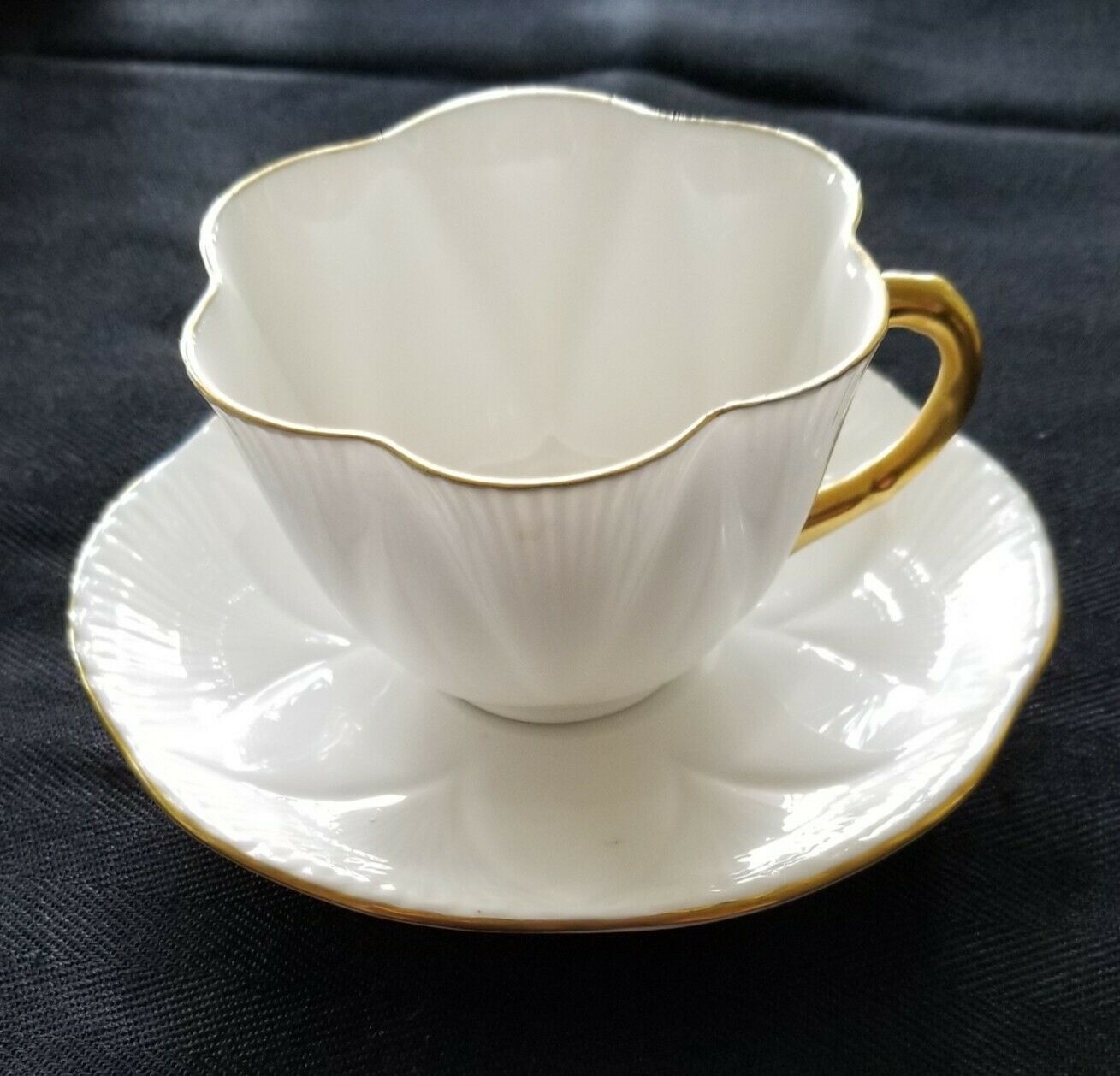 Vintage * Shelley White Bone China * Scalloped Teacup with Saucer - gold rim
